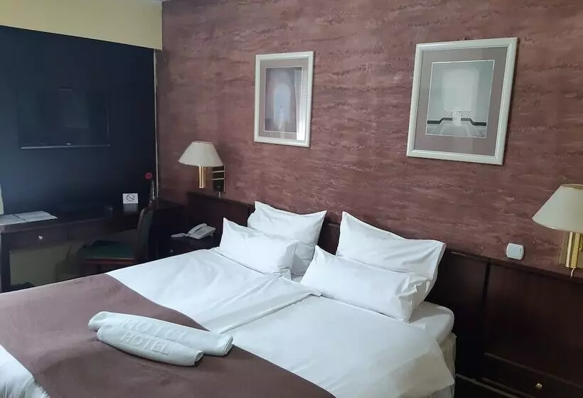 هتل Oasis Beograd