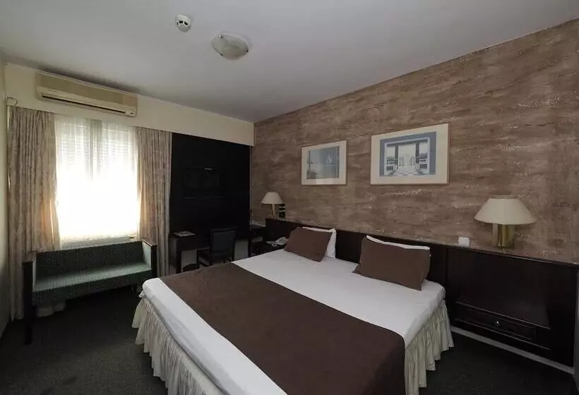 هتل Oasis Beograd