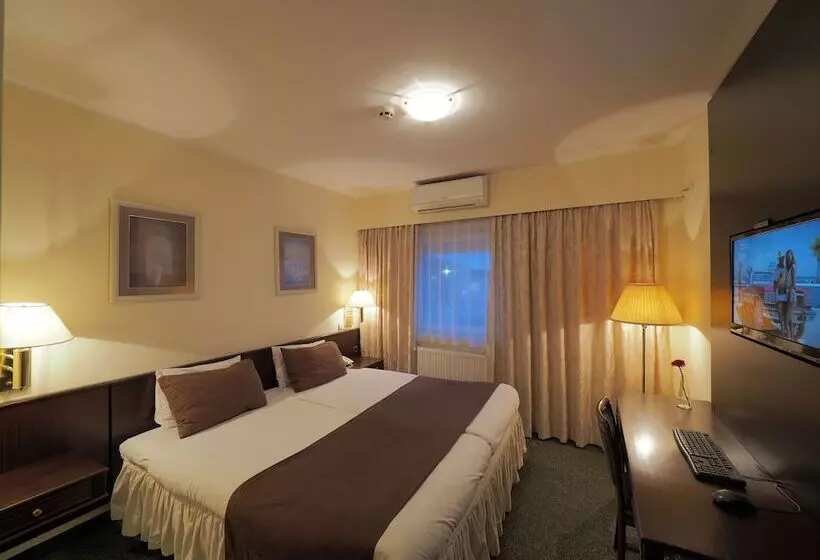 هتل Oasis Beograd