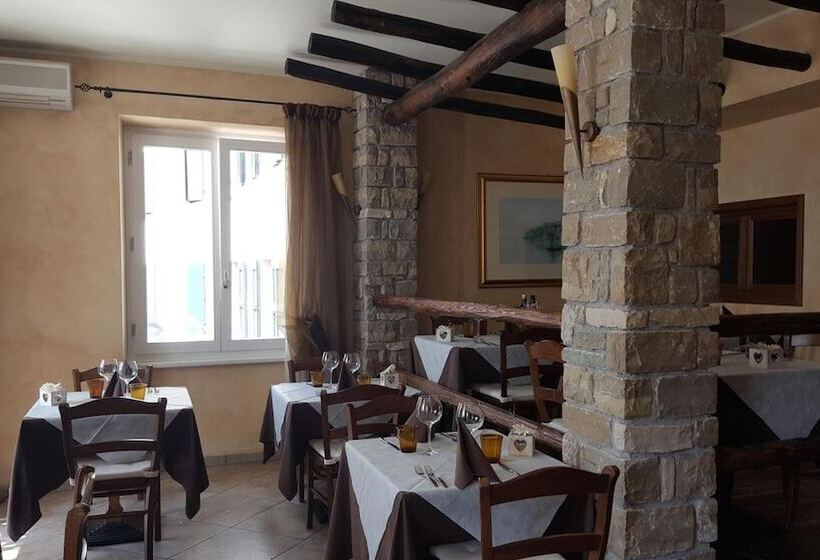 בית מלון כפרי Albergo Ristorante Montebaldo