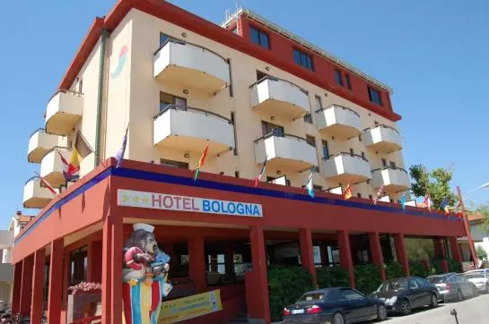Отель Bologna