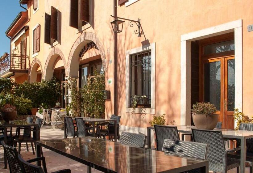 בית מלון כפרי Corte Malaspina