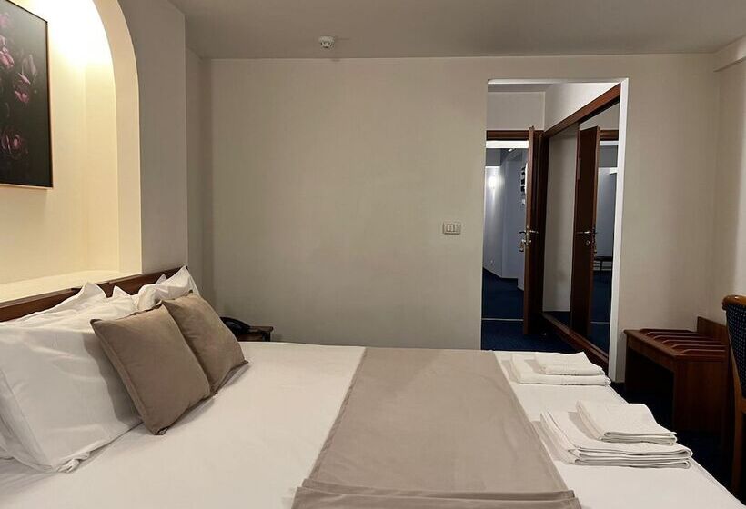 Excelsior By Timhotels