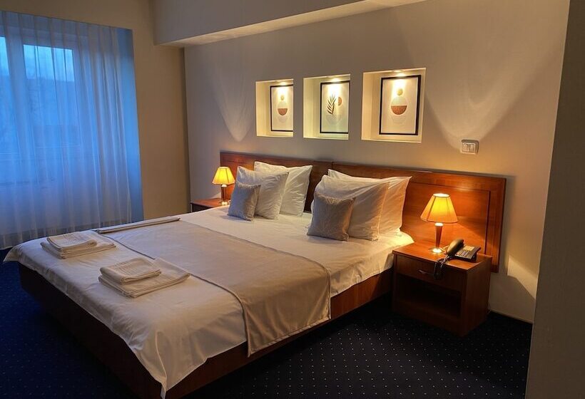 Excelsior By Timhotels