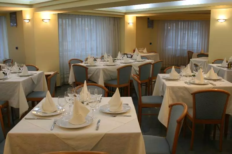 Excelsior By Timhotels