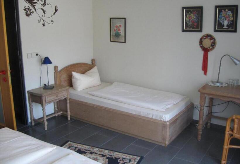 בית מלון כפרי Garni Central