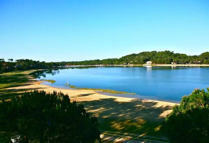 ホテル Hôtel Les Hortensias Du Lac