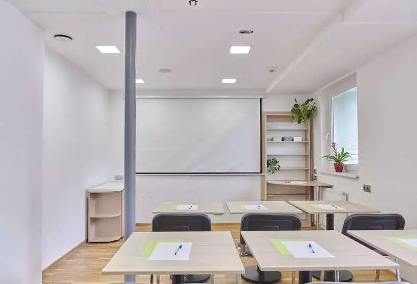 هتل Komorni Hurka