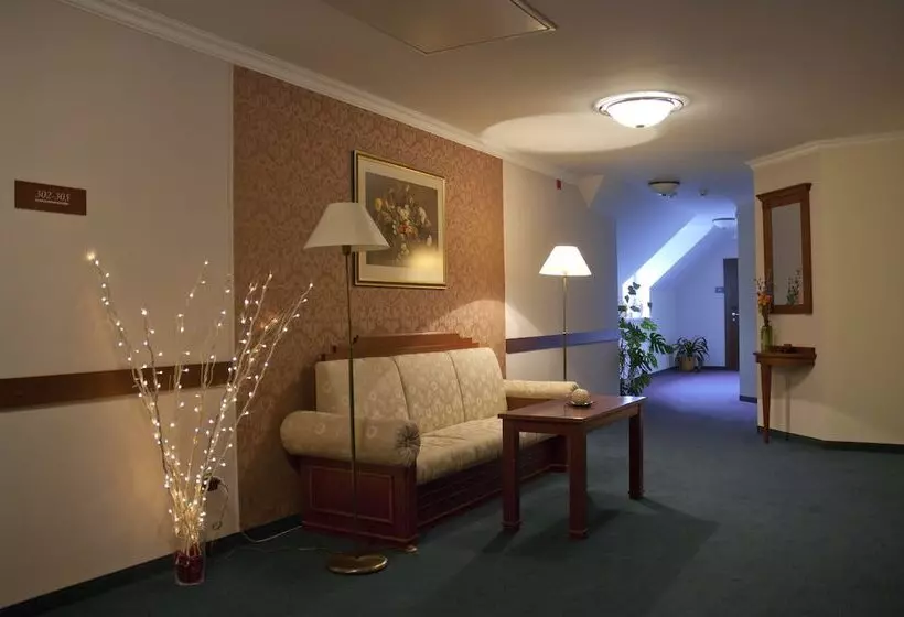 هتل Komorni Hurka