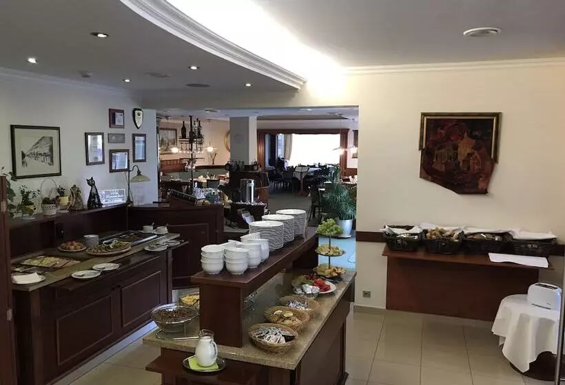 هتل Komorni Hurka