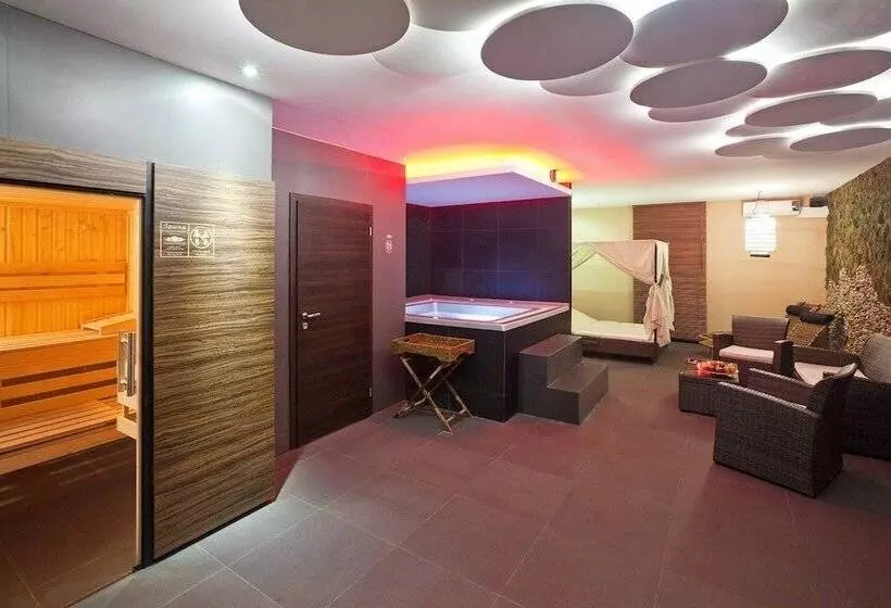 酒店 Pytloun Wellness Travel