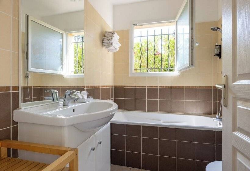 Отель The Originals City, Hôtel Côté Sud, Marseille Est