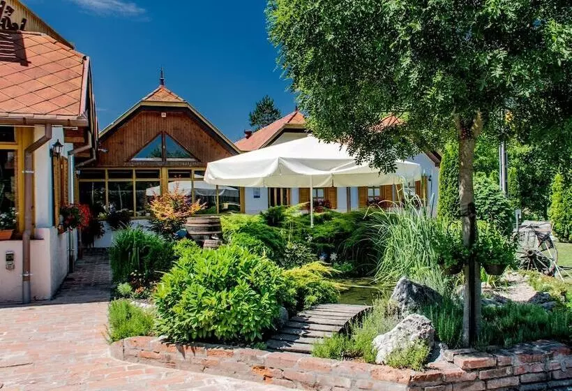 هتل Vineyard Inn   Szőlőskert