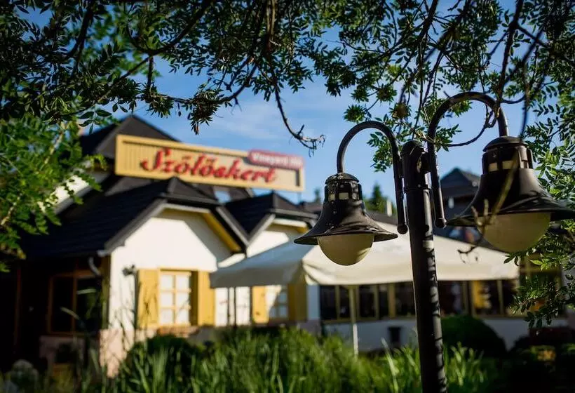 هتل Vineyard Inn   Szőlőskert