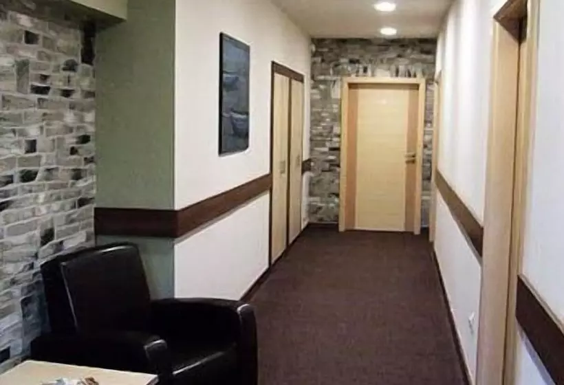 هتل Vineyard Inn   Szőlőskert