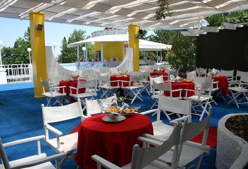 فندق على الطريق Apogeo