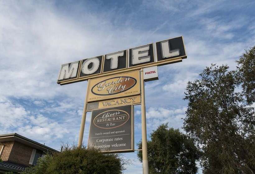 فندق على الطريق Garden City Motor Inn