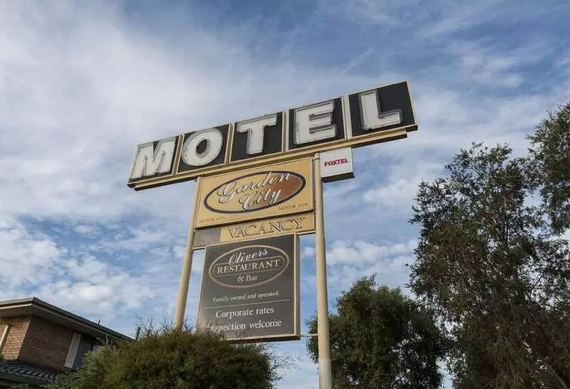 モーテル Garden City Motor Inn