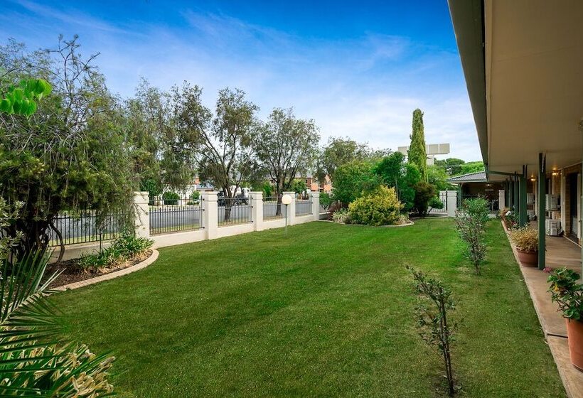 فندق على الطريق Garden City Motor Inn