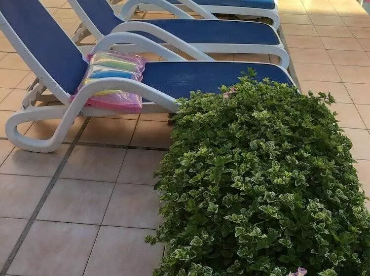 Beachcross Villa Apartments