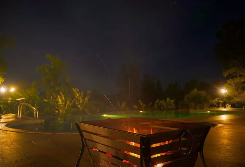 Отель Amritara Ambatty Greens Resort