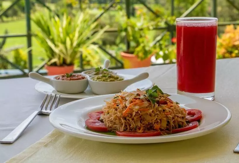 Отель Amritara Ambatty Greens Resort