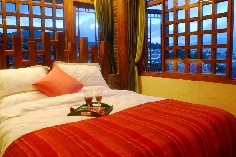 Hotelli Blossom Hill Inn Lijiang Springland