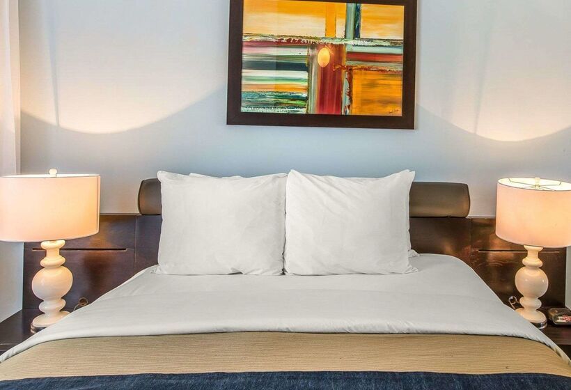 هتل Comfort Inn & Suites