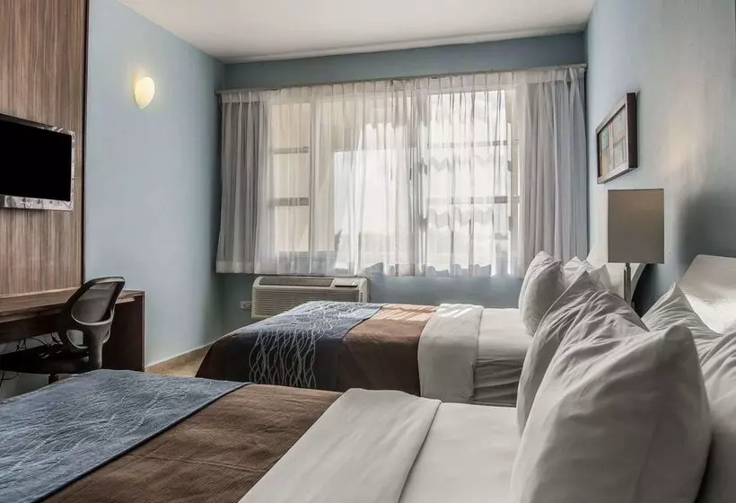 هتل Comfort Inn & Suites