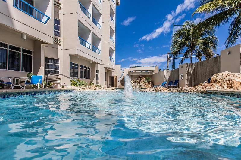 هتل Comfort Inn & Suites