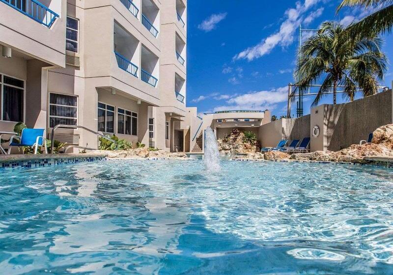 هتل Comfort Inn & Suites