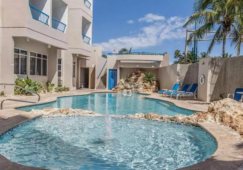 هتل Comfort Inn & Suites