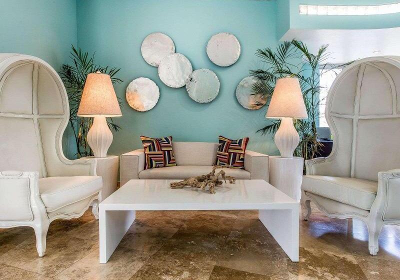 هتل Comfort Inn & Suites