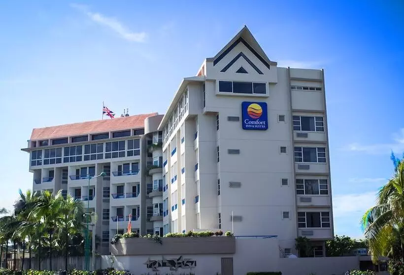 هتل Comfort Inn & Suites