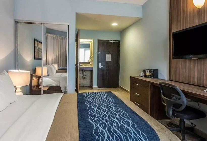 هتل Comfort Inn & Suites