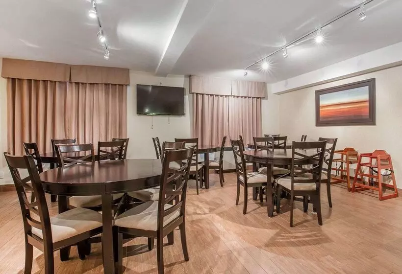 Отель Econo Lodge