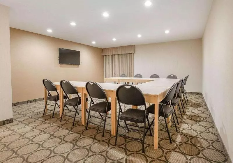 Отель Econo Lodge