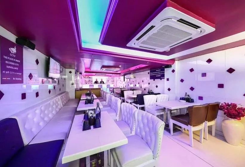 ホテル Narayani Enclave