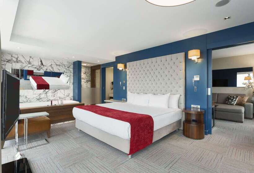 هتل Ramada Encore By Wyndham Izmir