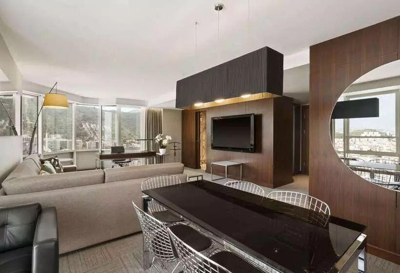 Hotel Ramada Encore By Wyndham Izmir