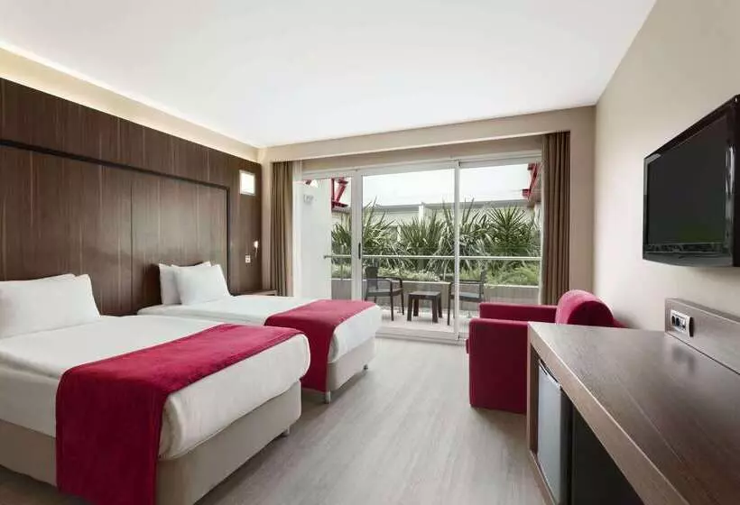 Hotel Ramada Encore By Wyndham Izmir