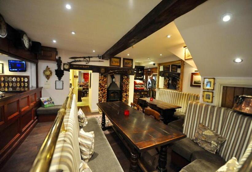 בית מלון כפרי The Greyhound Coaching Inn