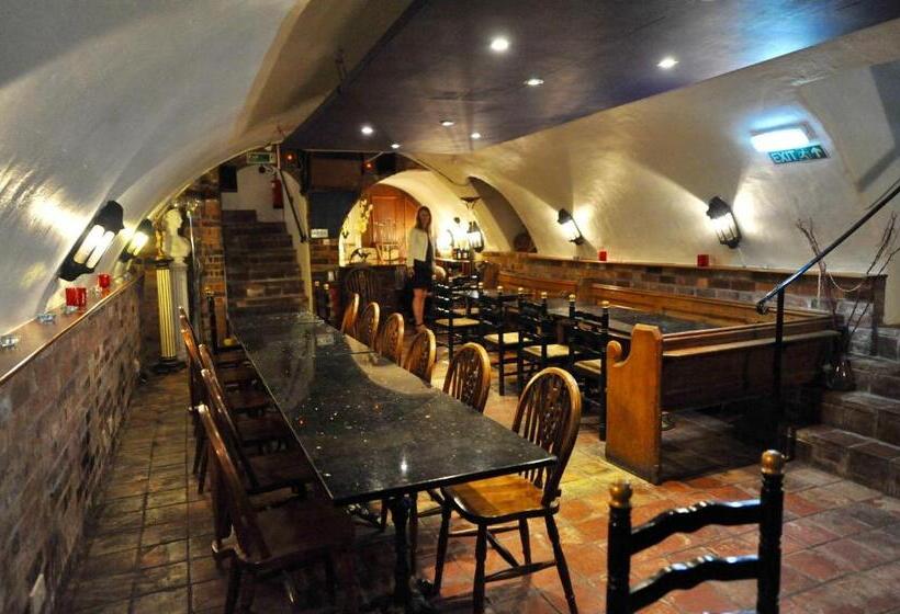 בית מלון כפרי The Greyhound Coaching Inn