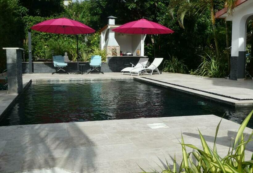 تختخواب و صبحانه Kaze Silas