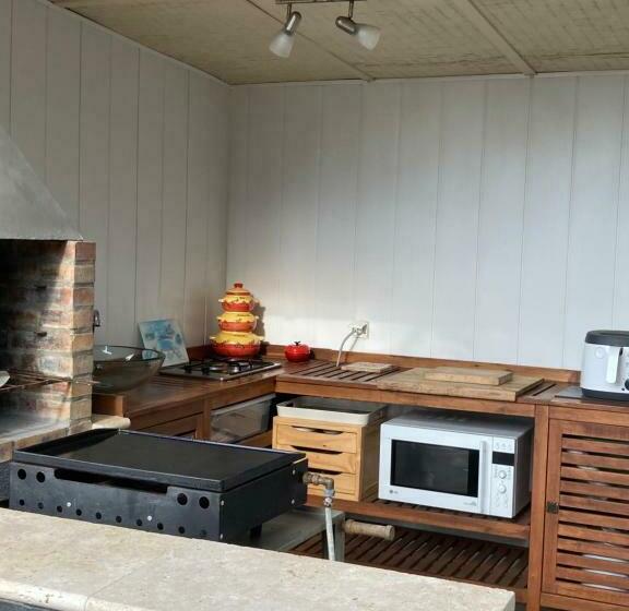 تختخواب و صبحانه Kaze Silas