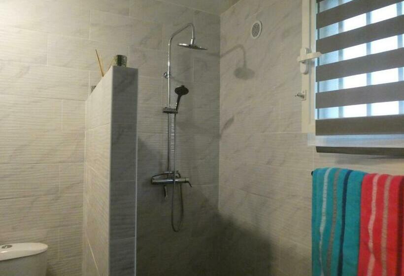 تختخواب و صبحانه Kaze Silas