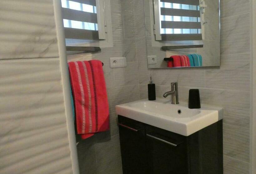 تختخواب و صبحانه Kaze Silas