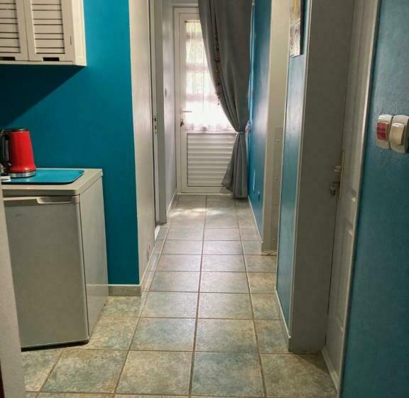 تختخواب و صبحانه Kaze Silas