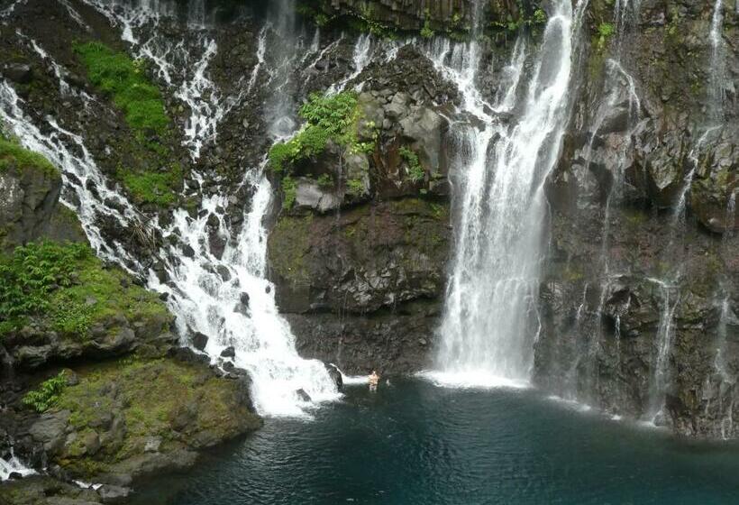 تختخواب و صبحانه Kaze Silas