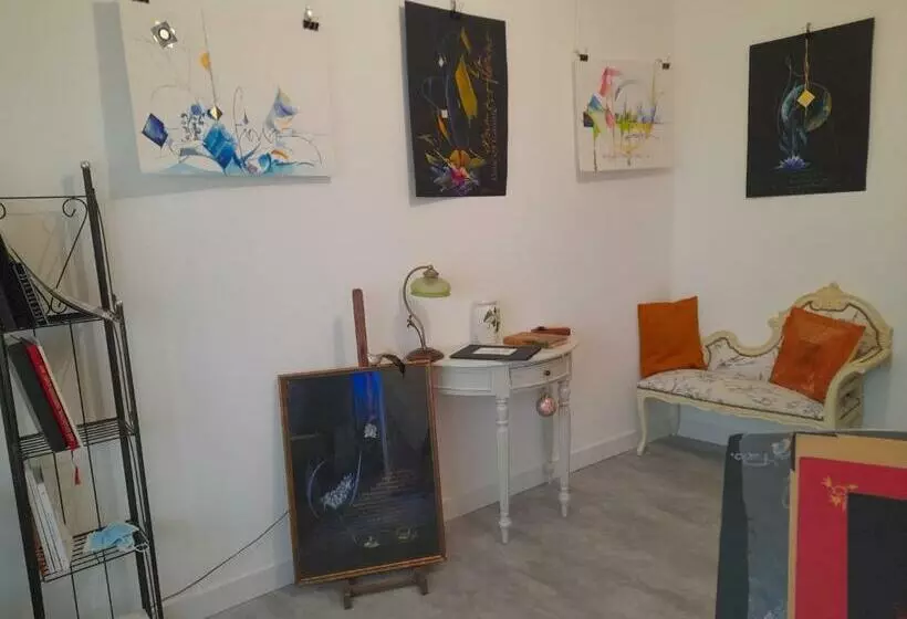 ベッドアンドブレックファースト La Chambre De Garance Et Ses Couleurs D Art